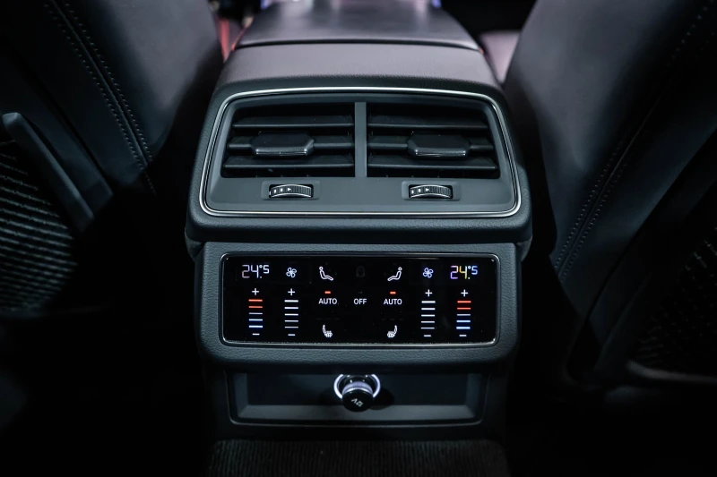 Audi Rs7 Quattro* Carbon* Pano* B&O, снимка 15 - Автомобили и джипове - 53094677