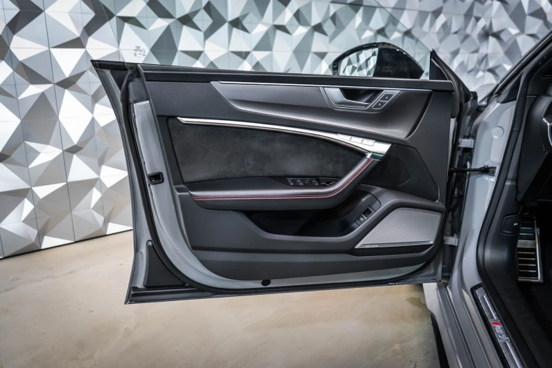 Audi Rs7 Quattro* Carbon* Pano* B&O, снимка 7 - Автомобили и джипове - 53094677