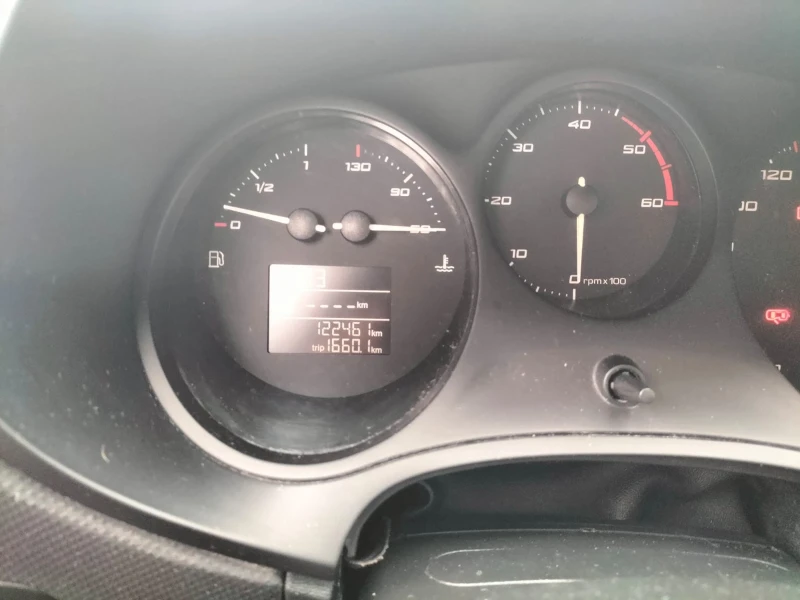 Seat Leon 1.6 tdi, снимка 8 - Автомобили и джипове - 53144553