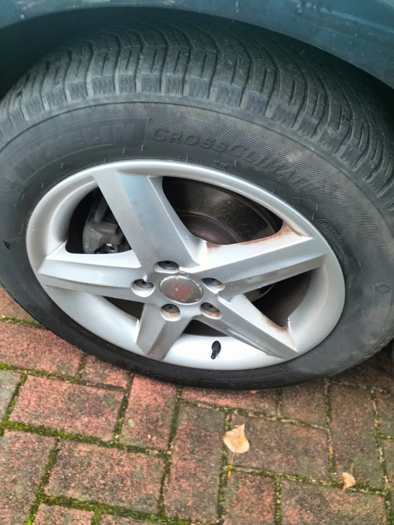 Seat Leon 1.6 tdi, снимка 10 - Автомобили и джипове - 53144553