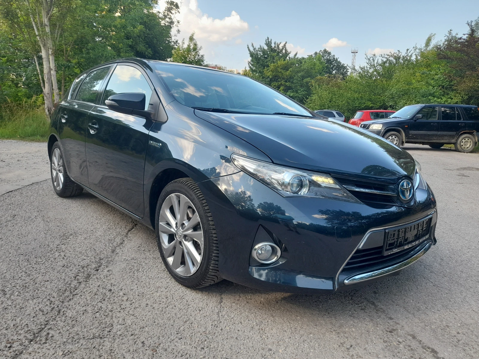 Toyota Auris 1.8 HYBRID - изображение 3