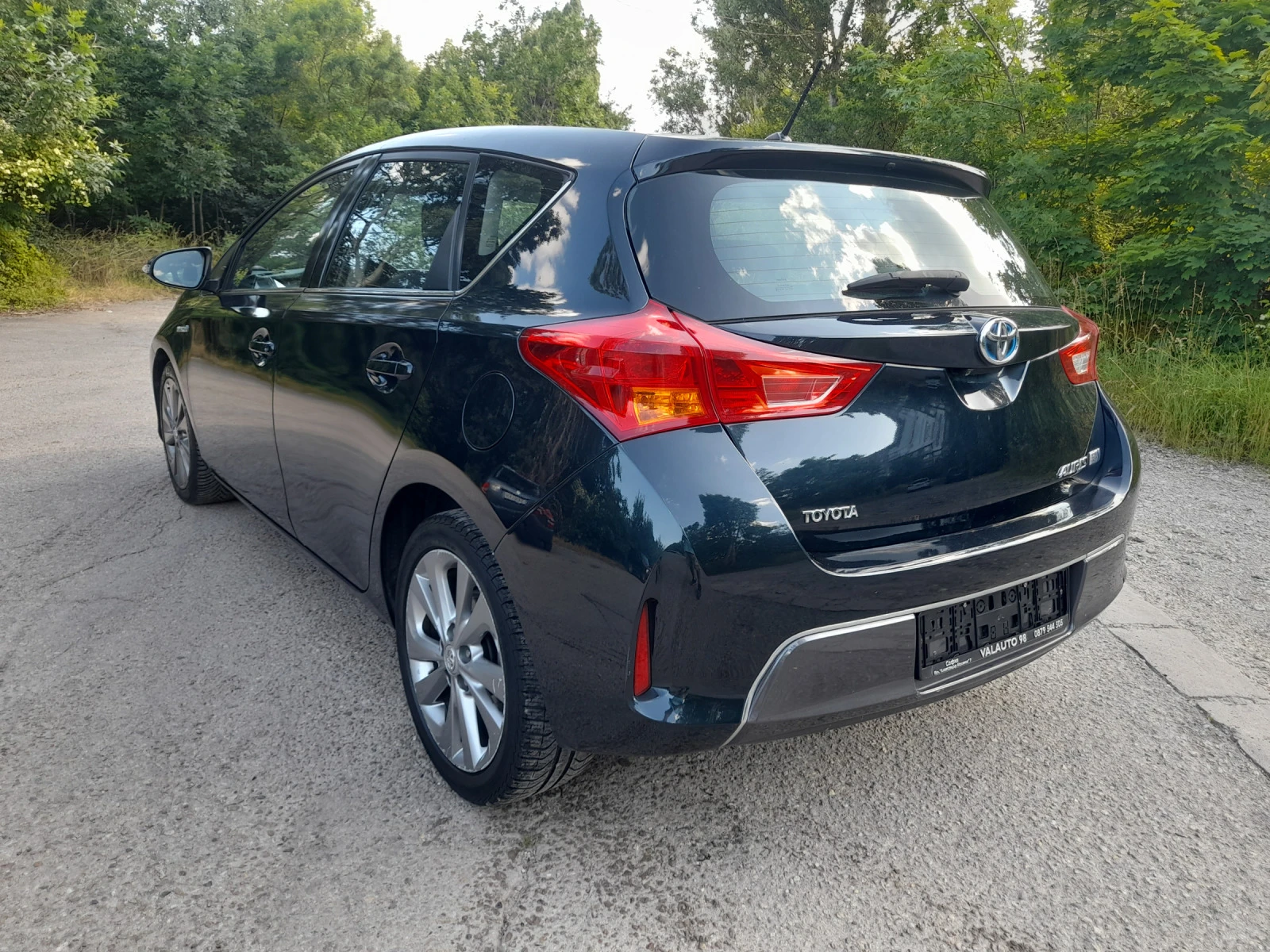 Toyota Auris 1.8 HYBRID - изображение 7