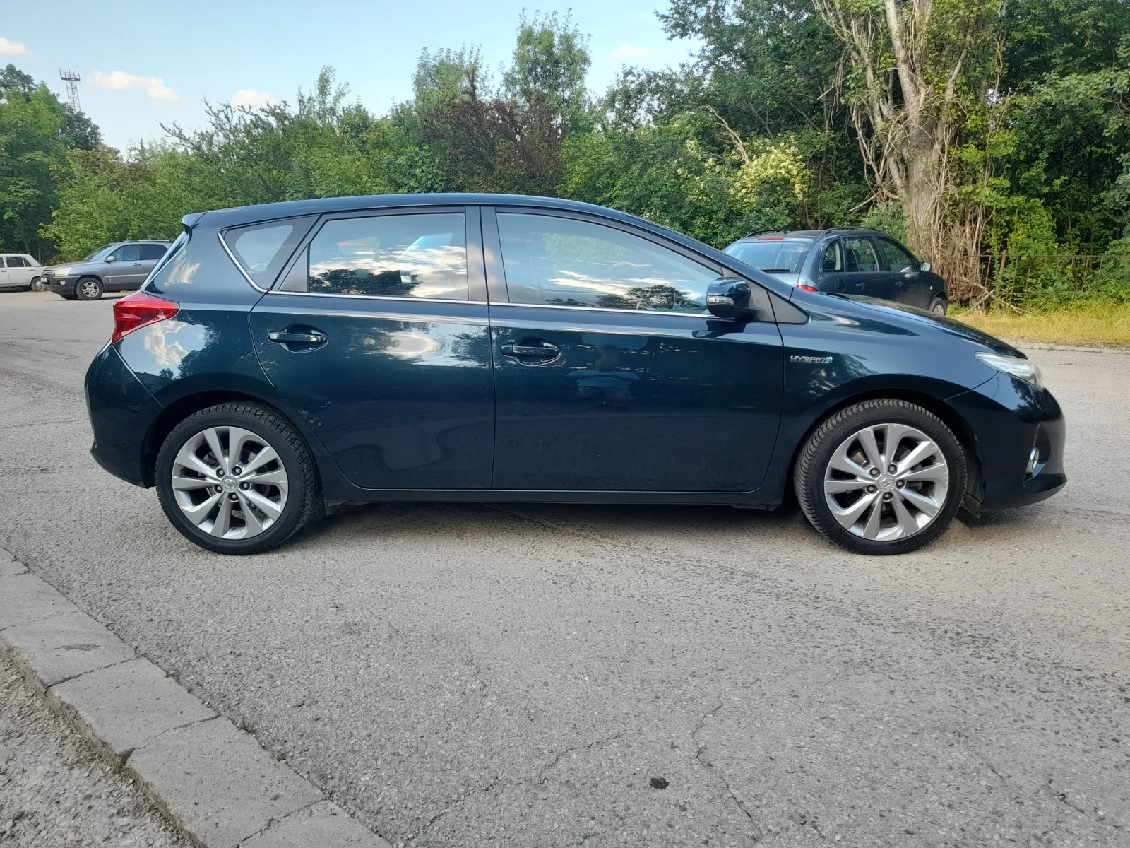 Toyota Auris 1.8 HYBRID - изображение 4