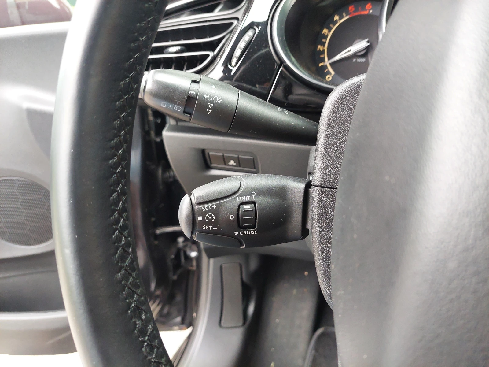 Citroen DS3 1, 6d 92ps - изображение 10