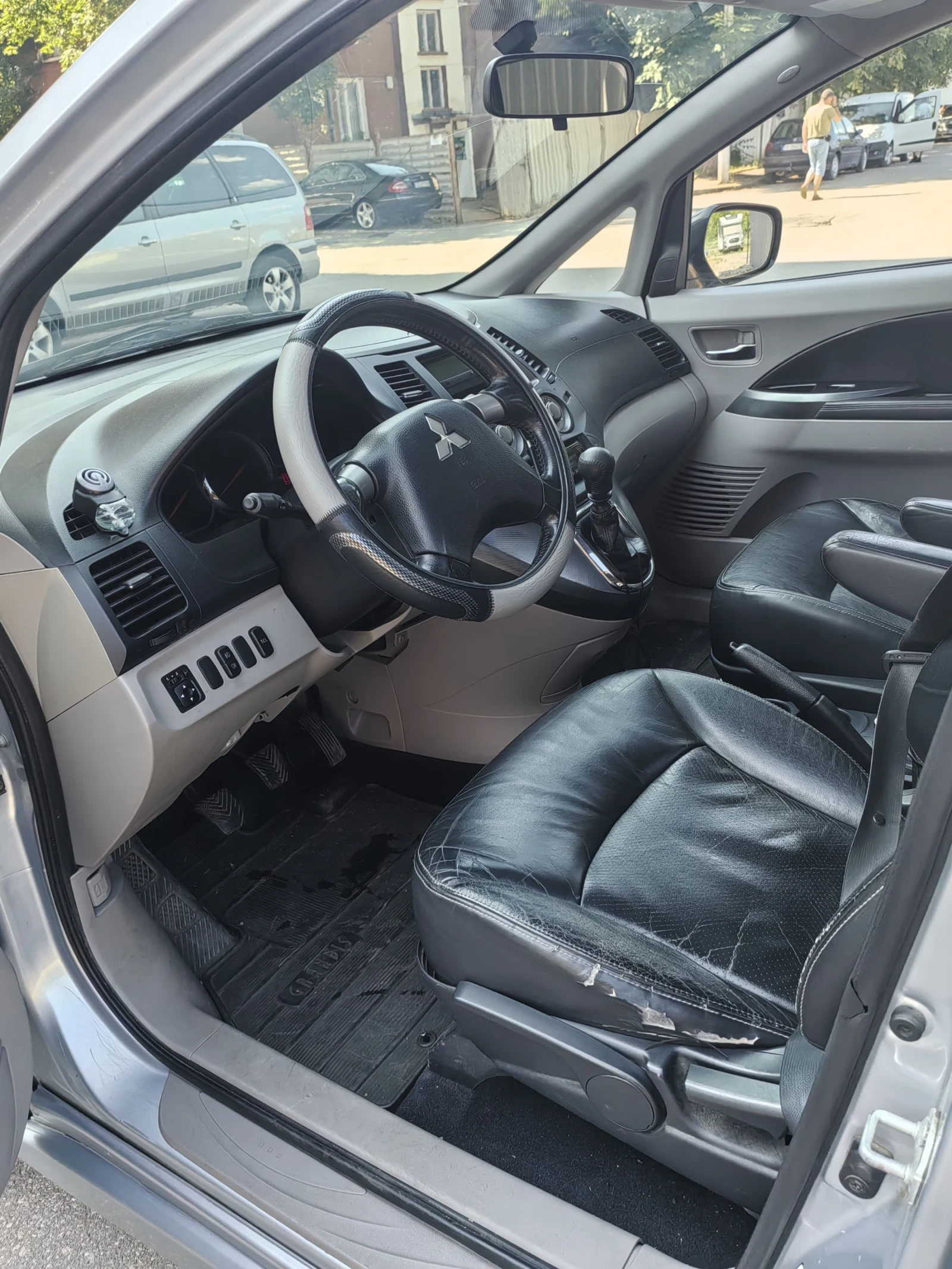 Mitsubishi Grandis 2, 0 DiD - изображение 9