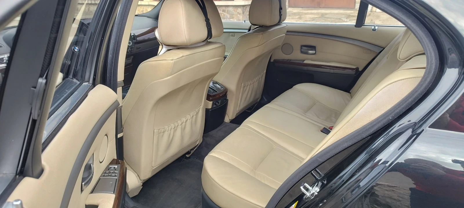 BMW 750  - изображение 7