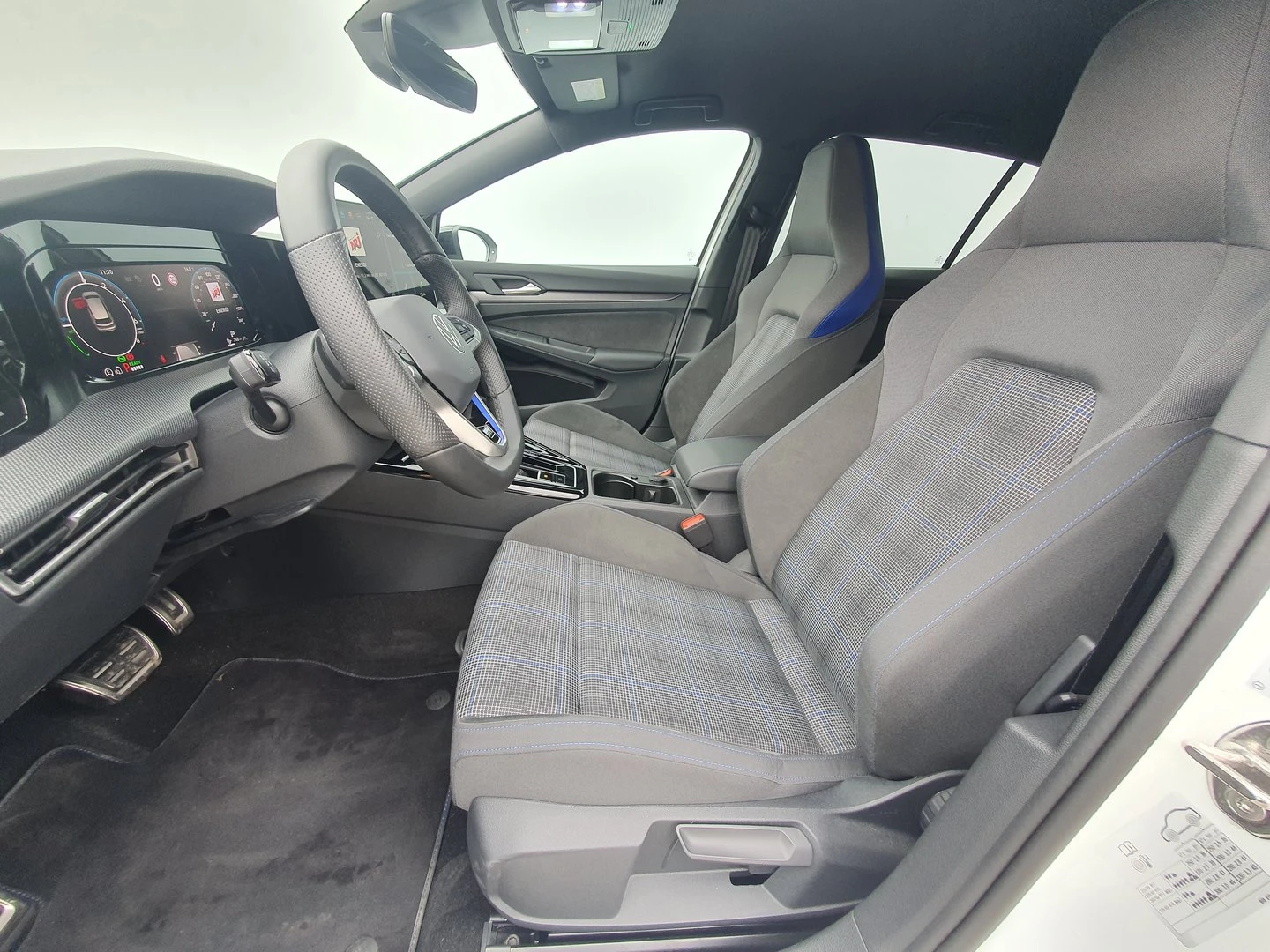 VW Golf 8 GTE 1.5 eHybrid OPF - изображение 4