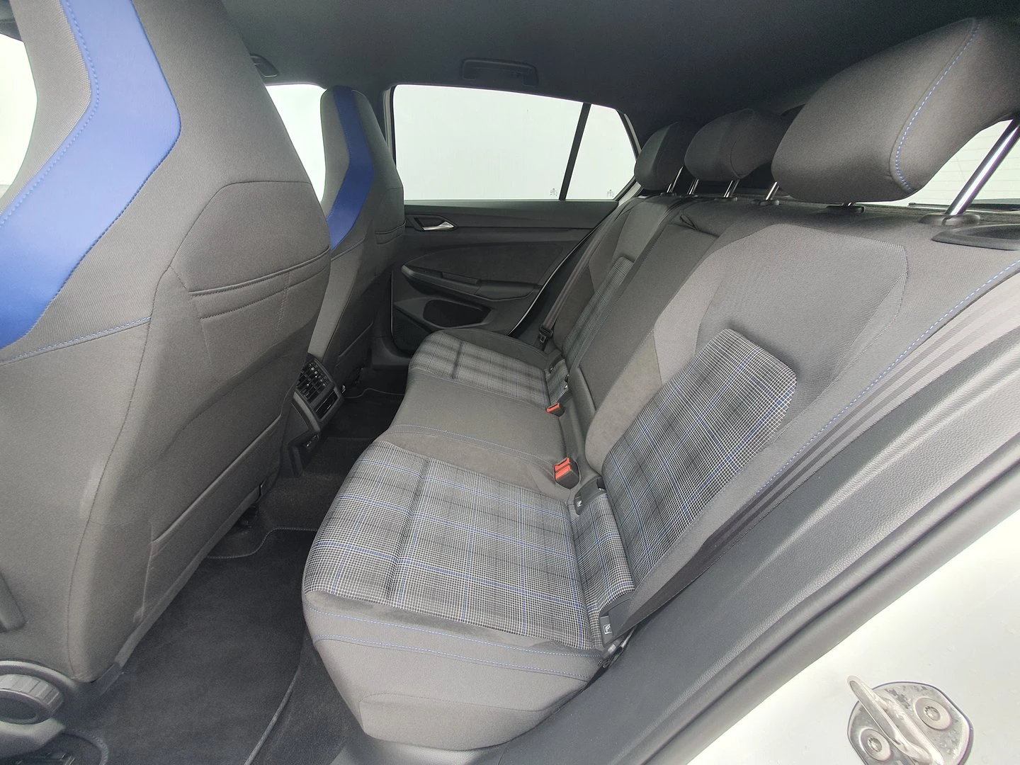 VW Golf 8 GTE 1.5 eHybrid OPF - изображение 5