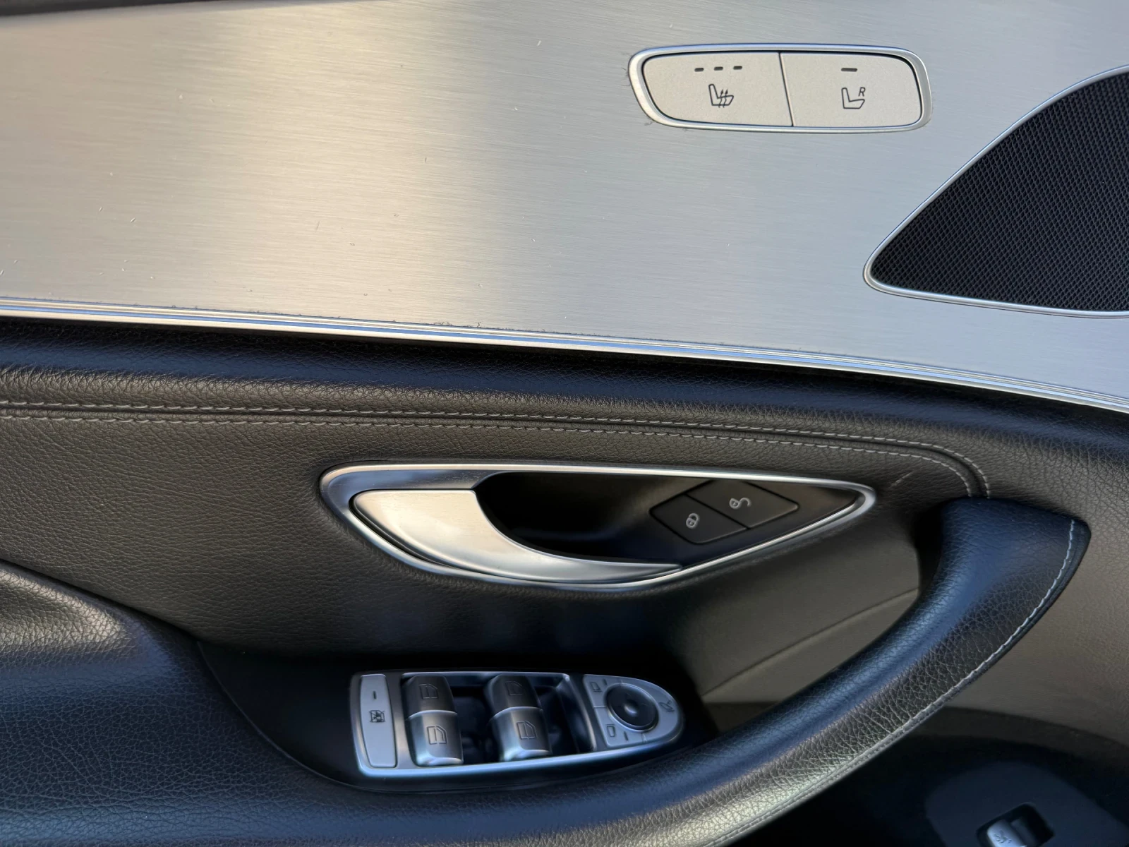 Mercedes-Benz CLS 300, снимка 7 - Автомобили и джипове - 53774652