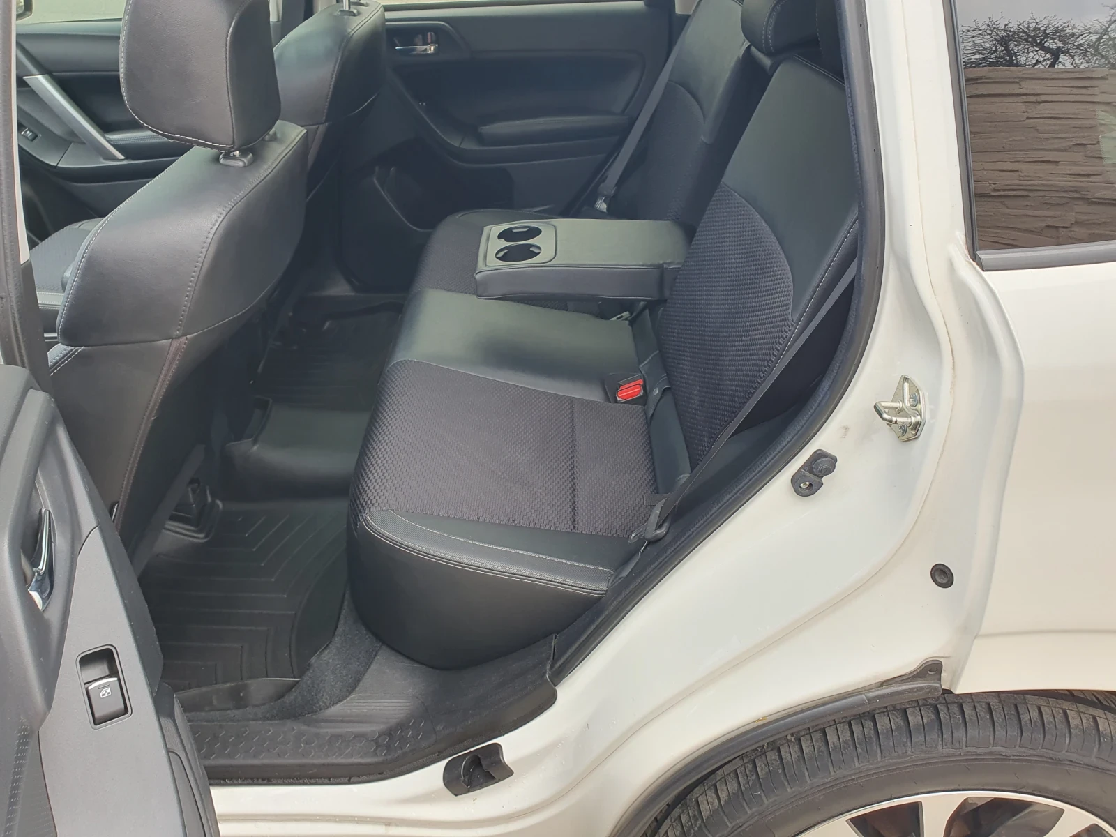 Subaru Forester 2.0i XT, снимка 11 - Автомобили и джипове - 54012129