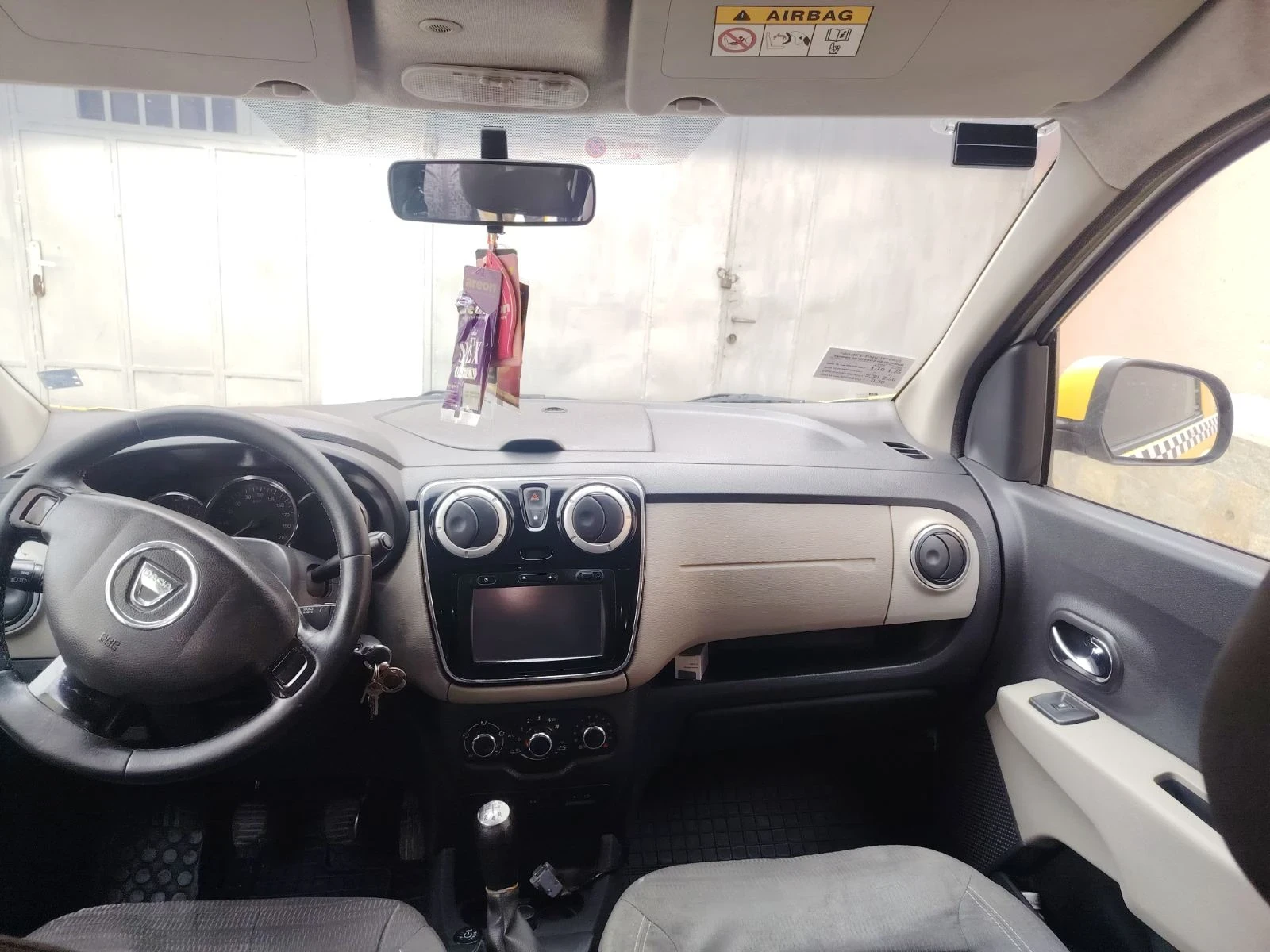 Dacia Lodgy, снимка 9 - Автомобили и джипове - 54208308