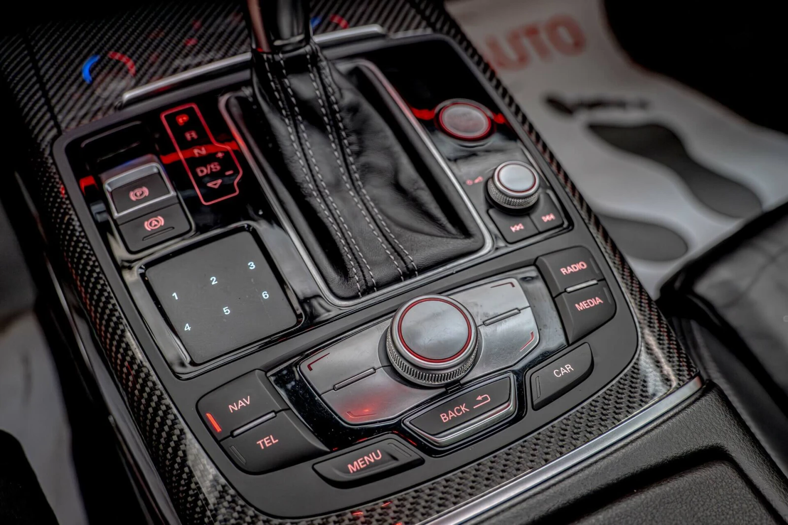 Audi Rs6 4.0TFSI/MTM/Carbon packet/Pano/Bose/Distronic/HuD, снимка 13 - Автомобили и джипове - 54432497