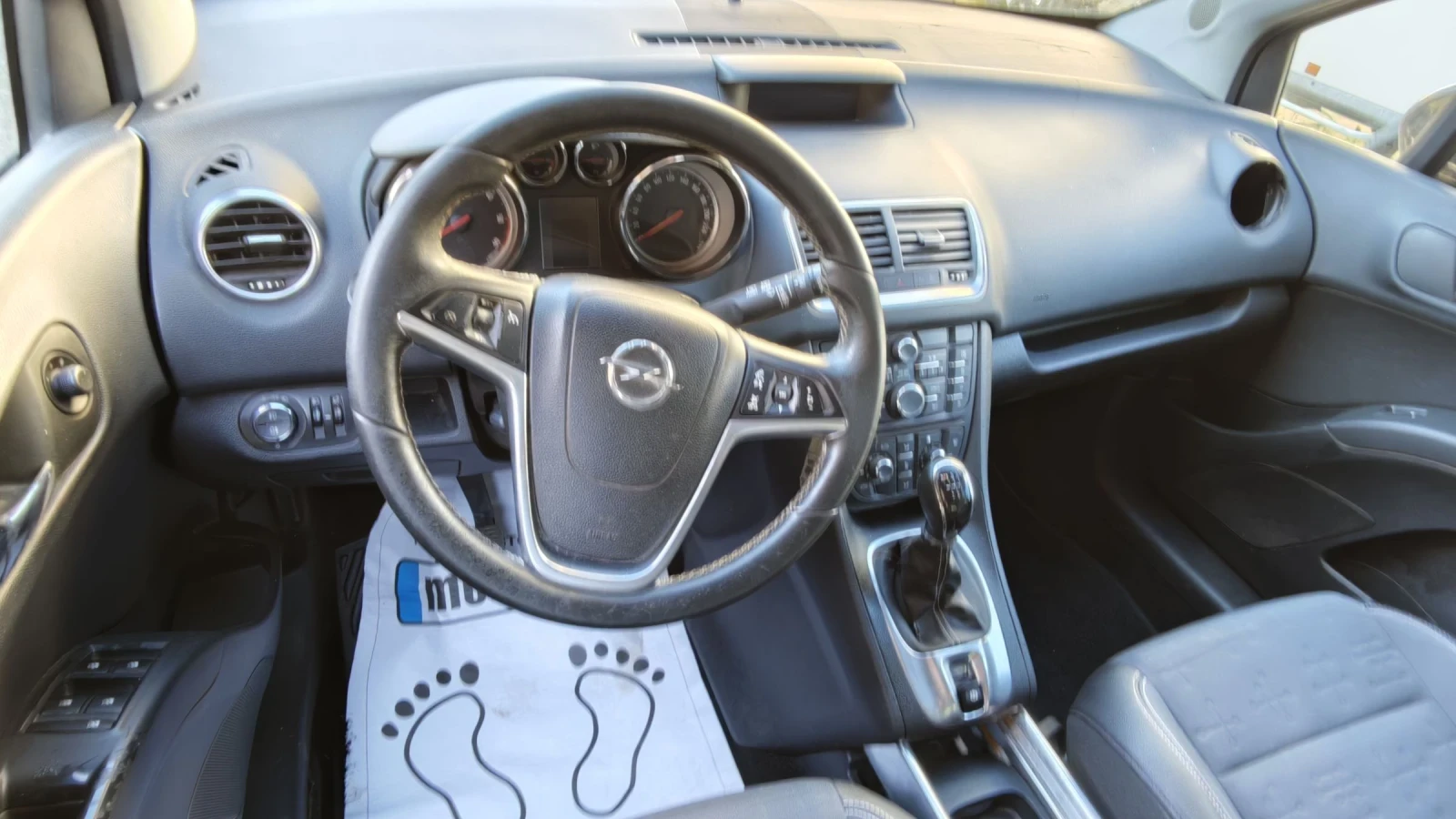 Opel Meriva 1.6d, снимка 10 - Автомобили и джипове - 54555373