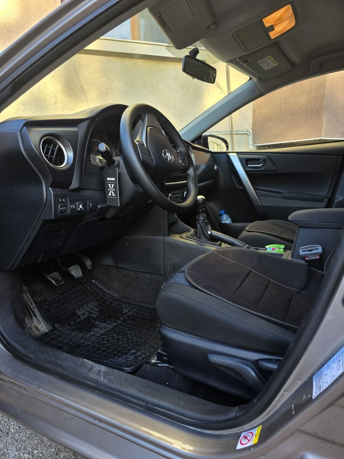 Toyota Auris, снимка 5 - Автомобили и джипове - 54715387