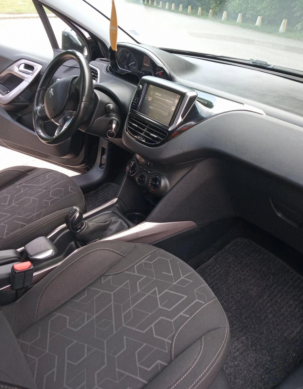 Peugeot 2008, снимка 8 - Автомобили и джипове - 54773272
