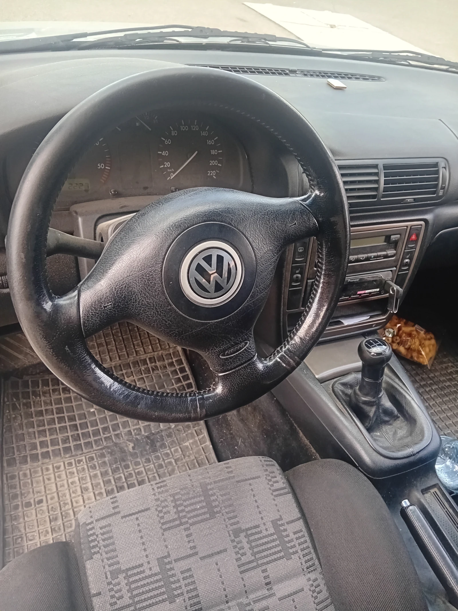 VW Passat, снимка 8 - Автомобили и джипове - 55193191