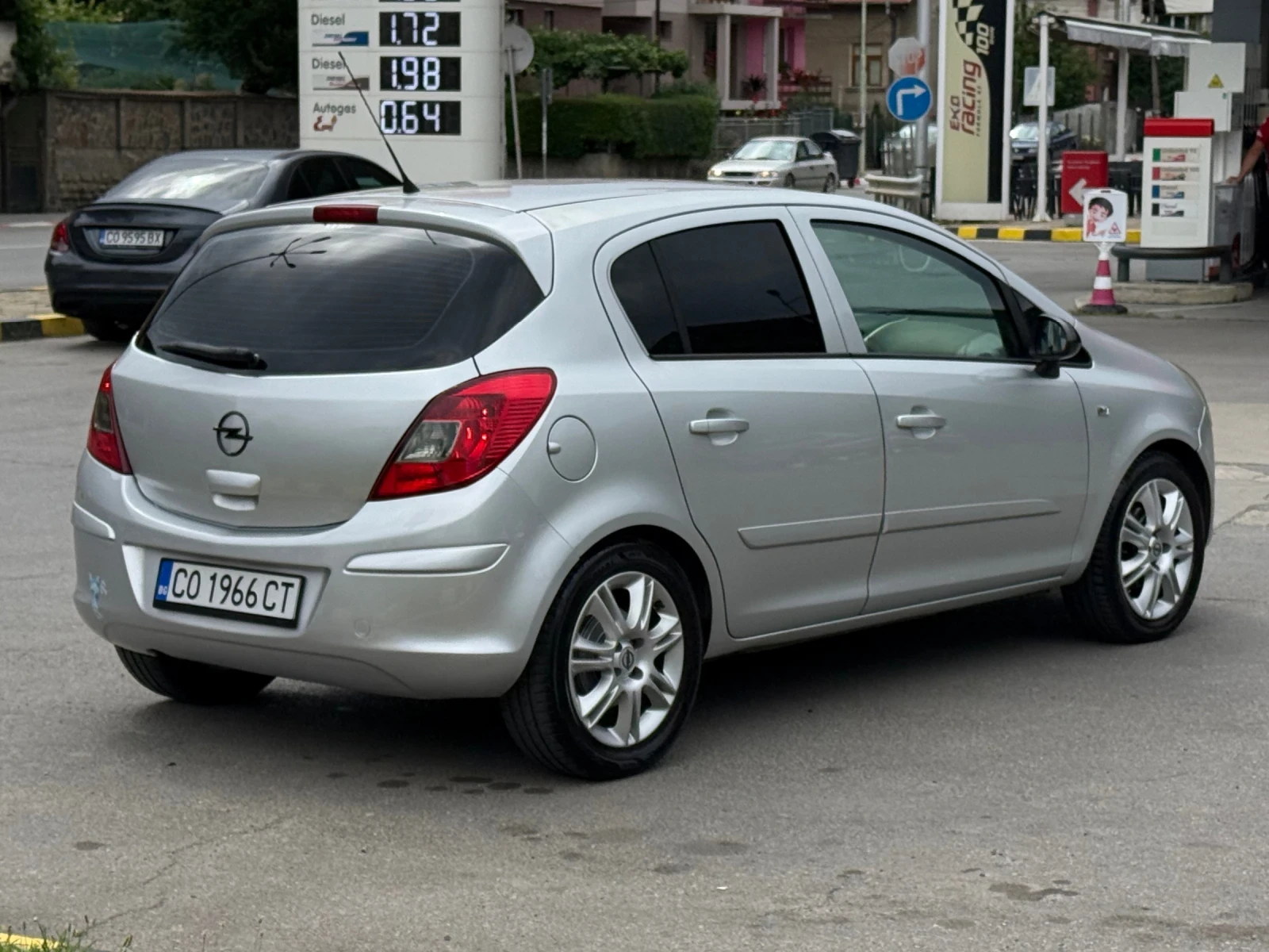 Opel Corsa 1.2i Газов инжекцион/Климатик, снимка 6 - Автомобили и джипове - 55445134