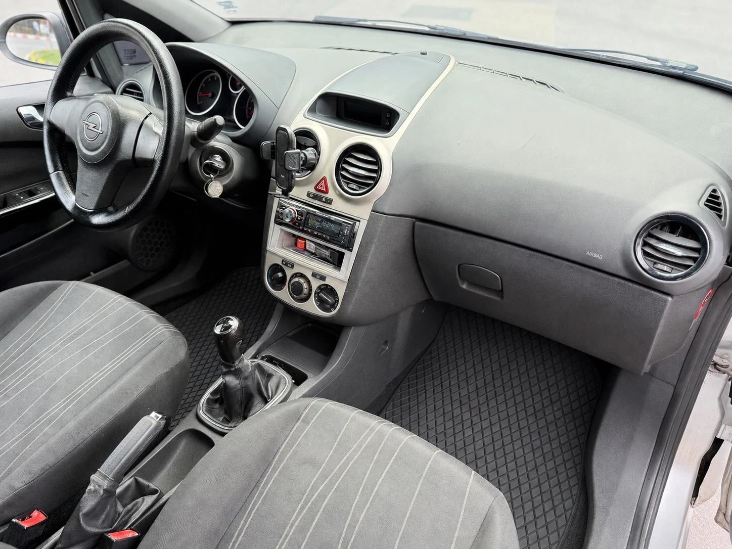 Opel Corsa 1.2i Газов инжекцион/Климатик, снимка 13 - Автомобили и джипове - 55445134