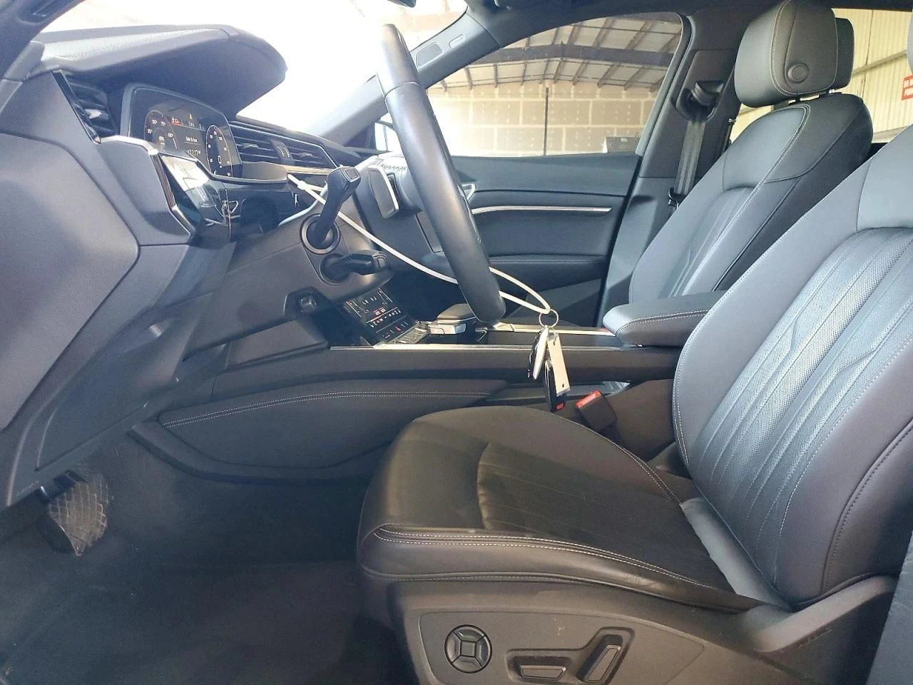 Audi E-Tron, снимка 10 - Автомобили и джипове - 56724155