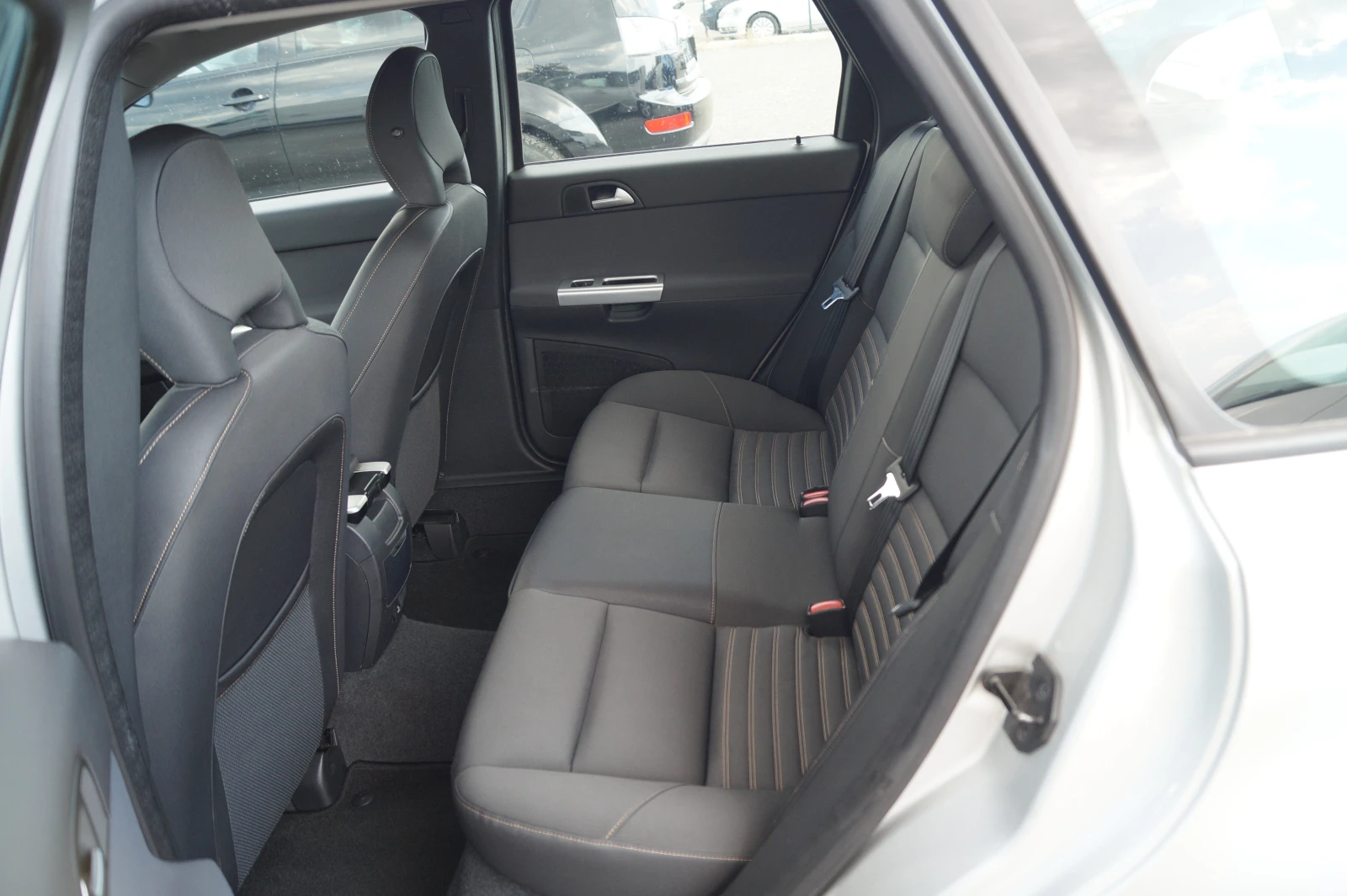 Volvo V50 1.6d 115к.с., снимка 11 - Автомобили и джипове - 56735910