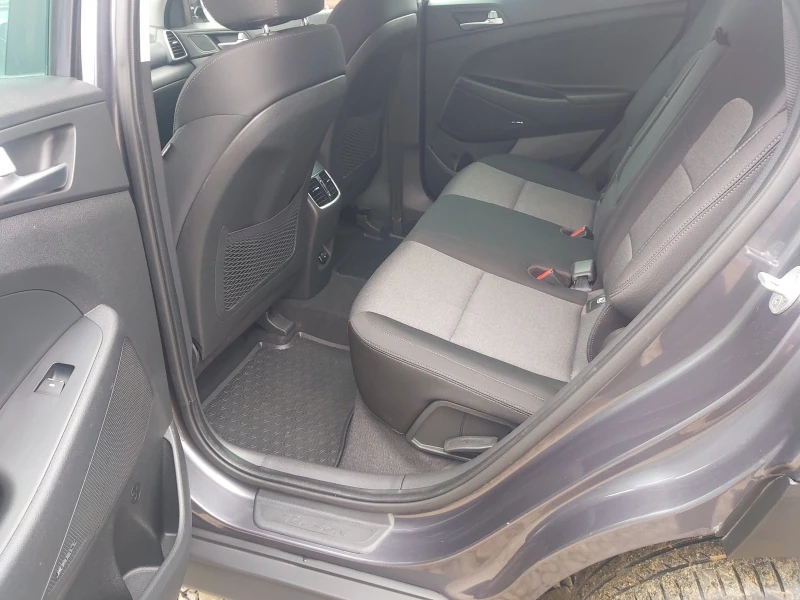 Hyundai Tucson 1.6 crdi, снимка 11 - Автомобили и джипове - 52427804