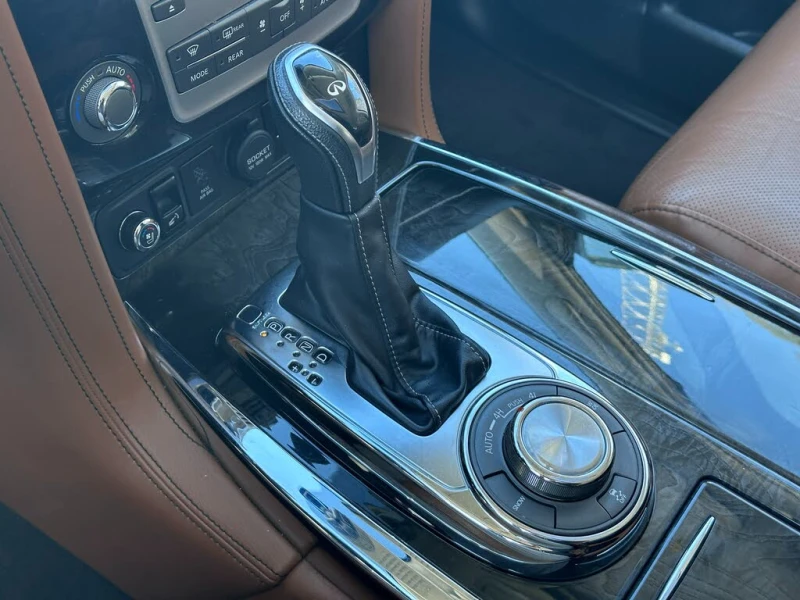 Infiniti QX80 Luxe 4WD* АвтоКредит* (Цена до БГ) , снимка 8 - Автомобили и джипове - 53376646