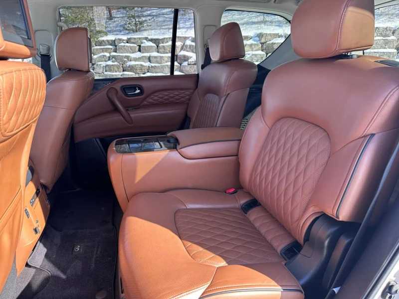 Infiniti QX80 Luxe 4WD* АвтоКредит* (Цена до БГ) , снимка 5 - Автомобили и джипове - 53376646