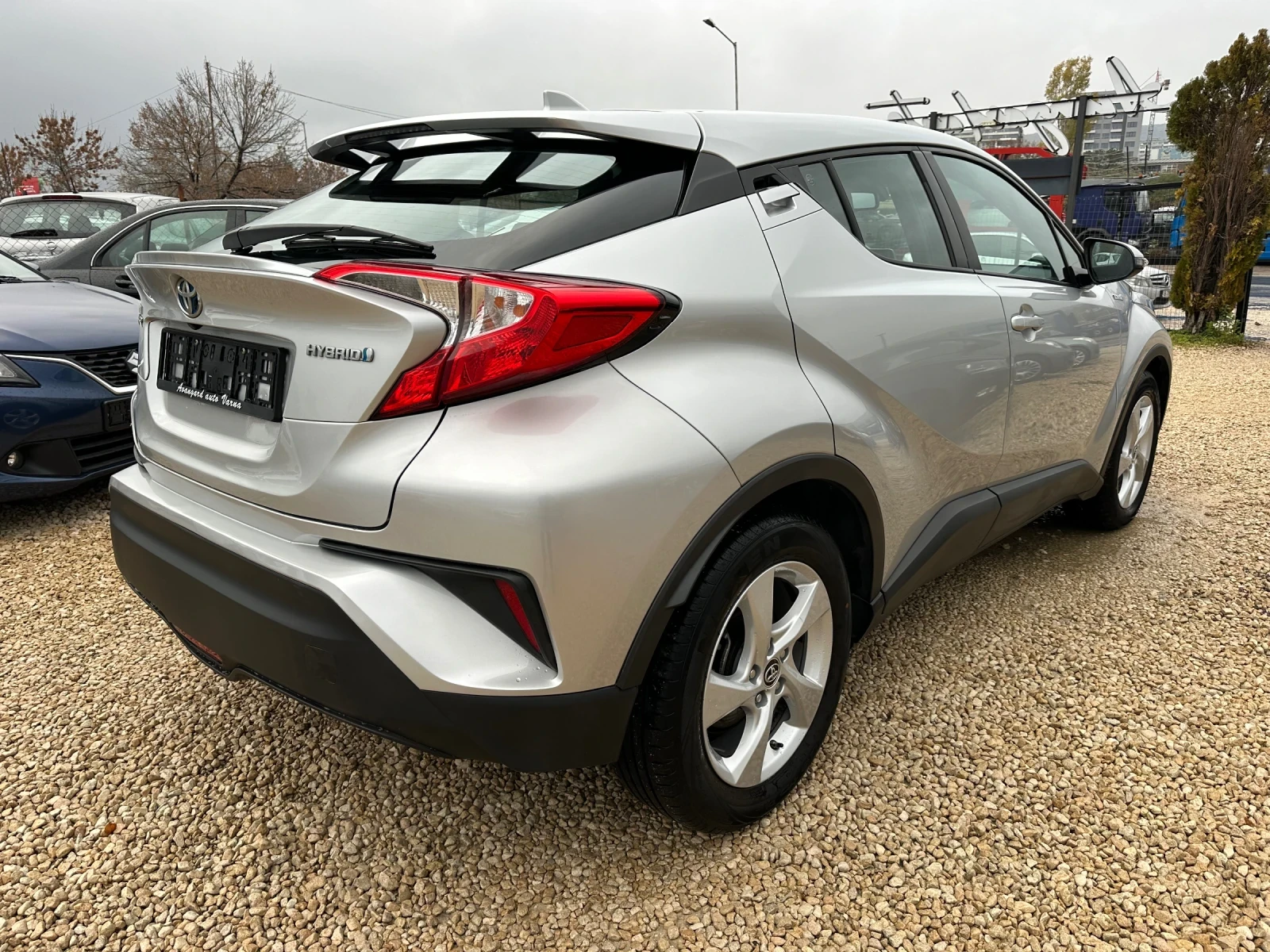 Toyota C-HR 1.8Hybrid e-CVT - изображение 7