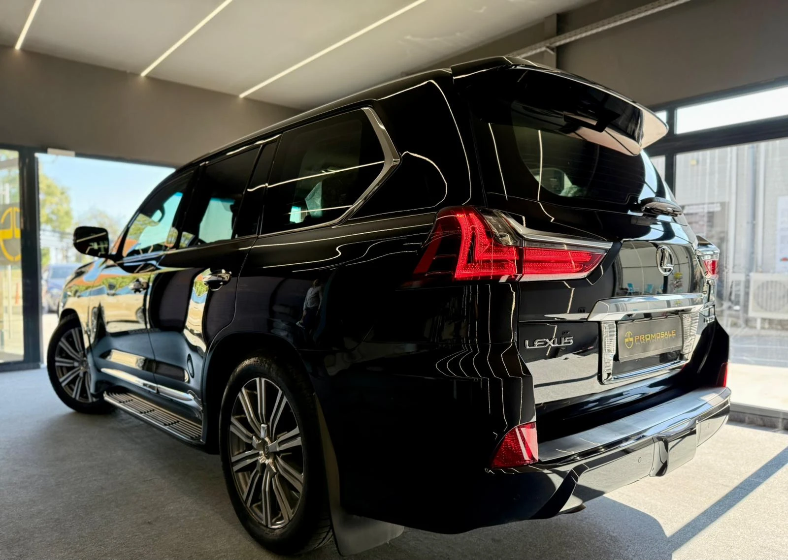 Lexus LX 570 Full* Въздух* CarPlayBox* Лизинг* TV* 8-местен - изображение 4