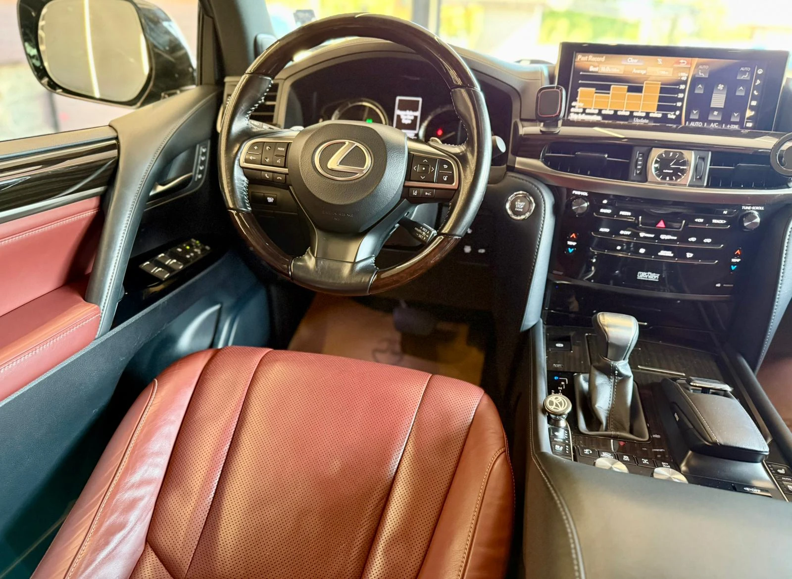 Lexus LX 570 Full* Въздух* CarPlayBox* Лизинг* TV* 8-местен - изображение 9