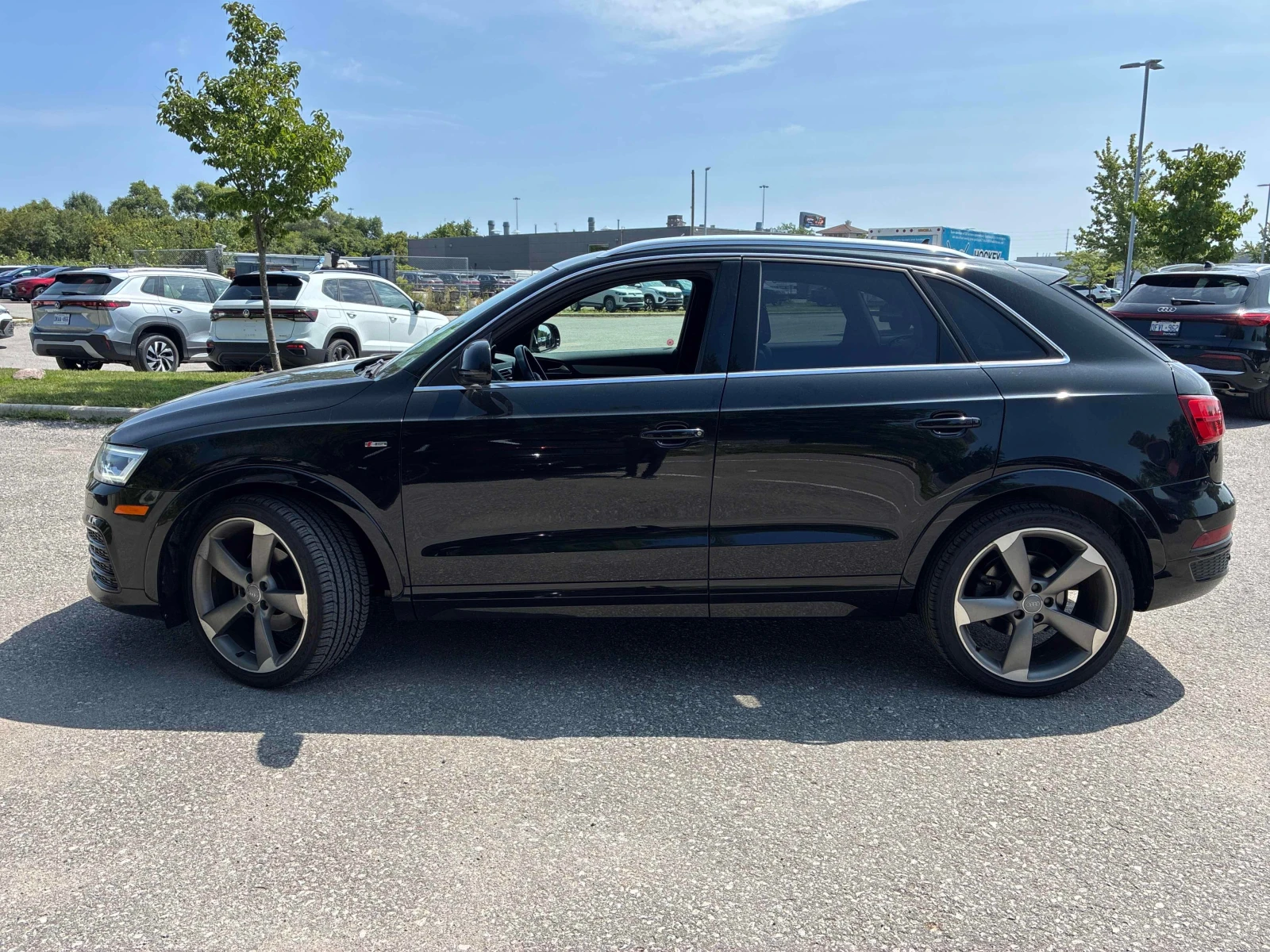Audi Q3 Technik/CAMERA/BOSE/CARFAX/АВТОКРЕДИТ, снимка 2 - Автомобили и джипове - 55830910