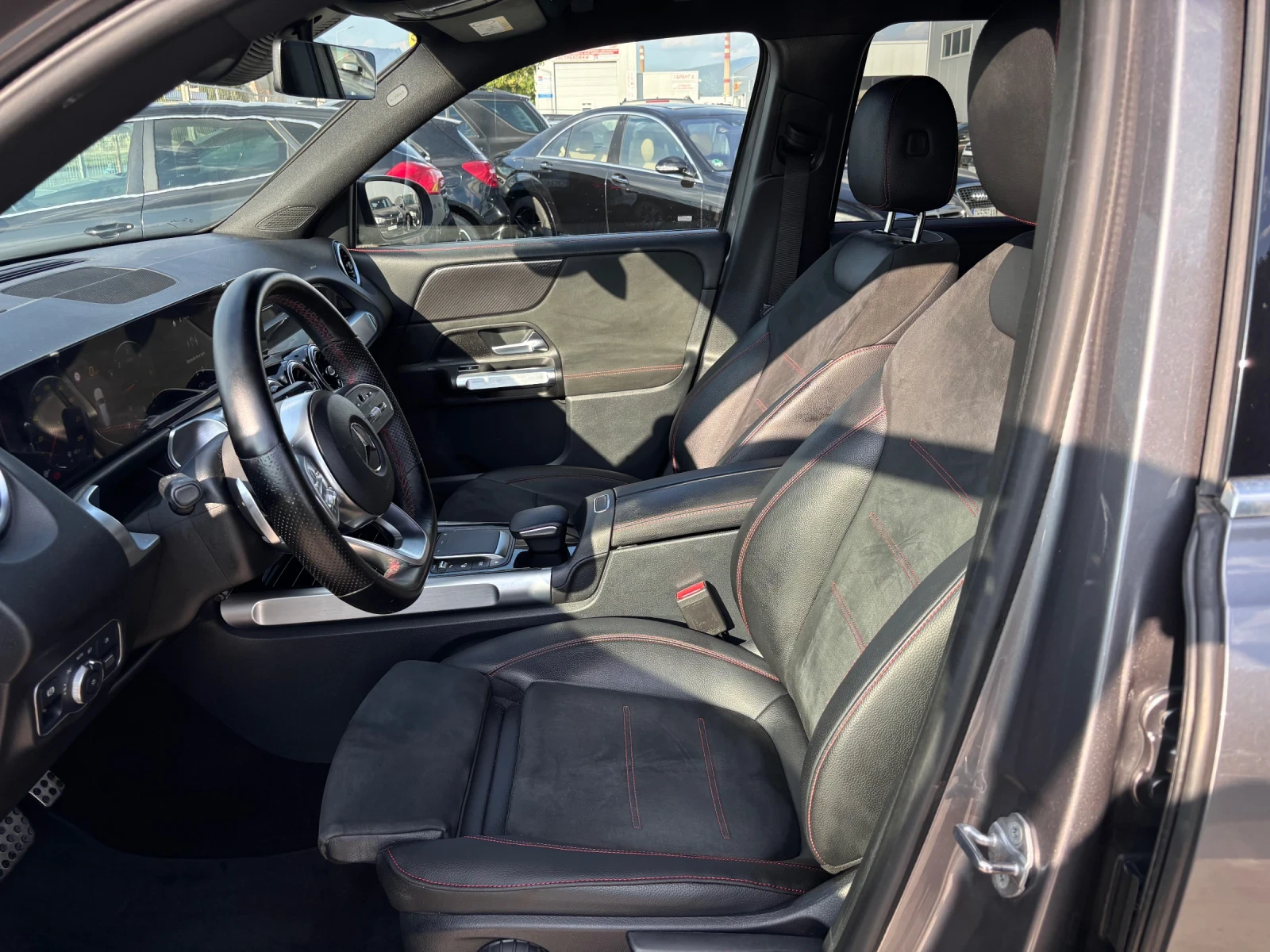 Mercedes-Benz GLB 200 2.0 D AMG, снимка 12 - Автомобили и джипове - 56171671