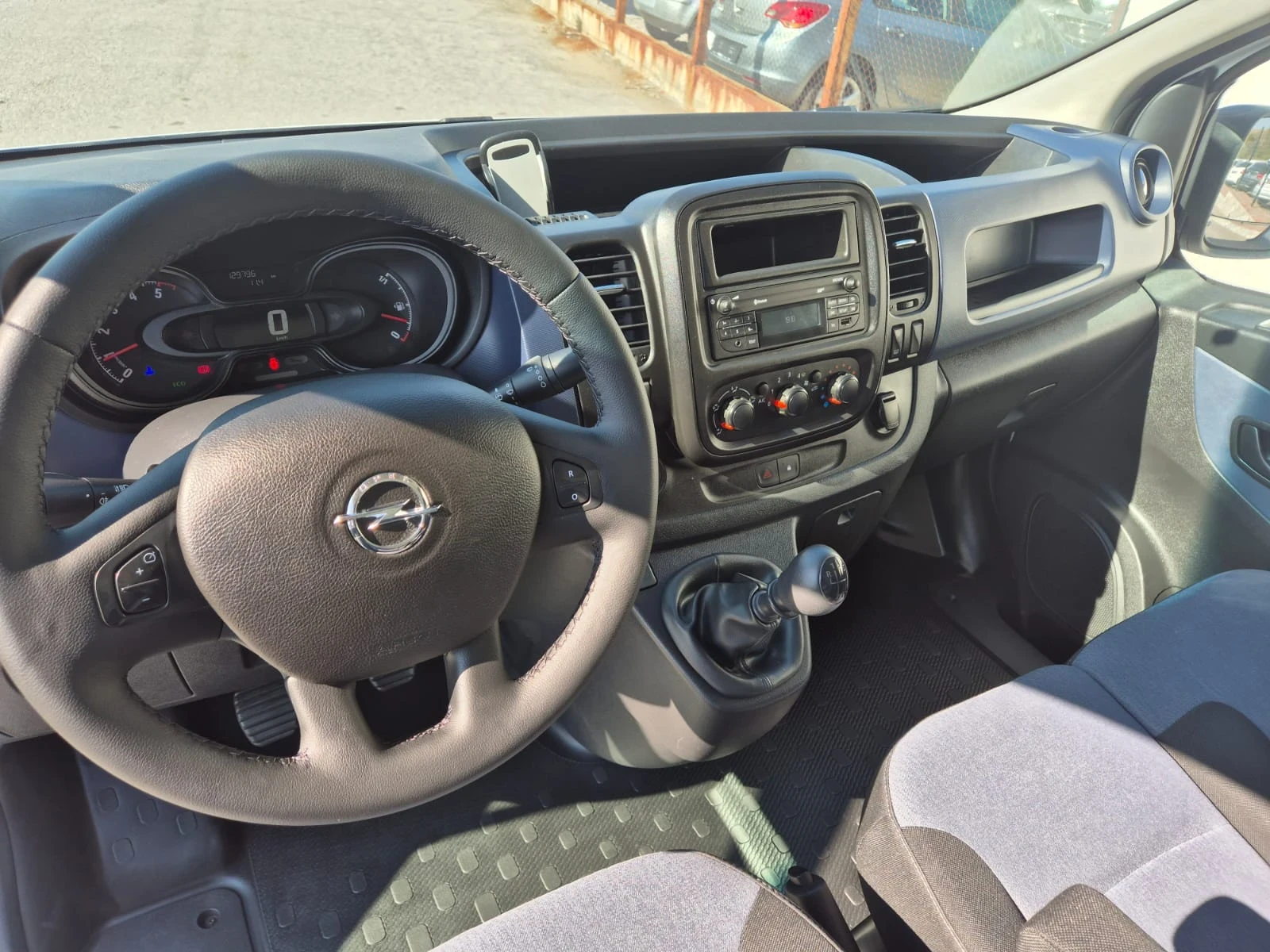 Opel Vivaro 1.6 TDCI - изображение 8