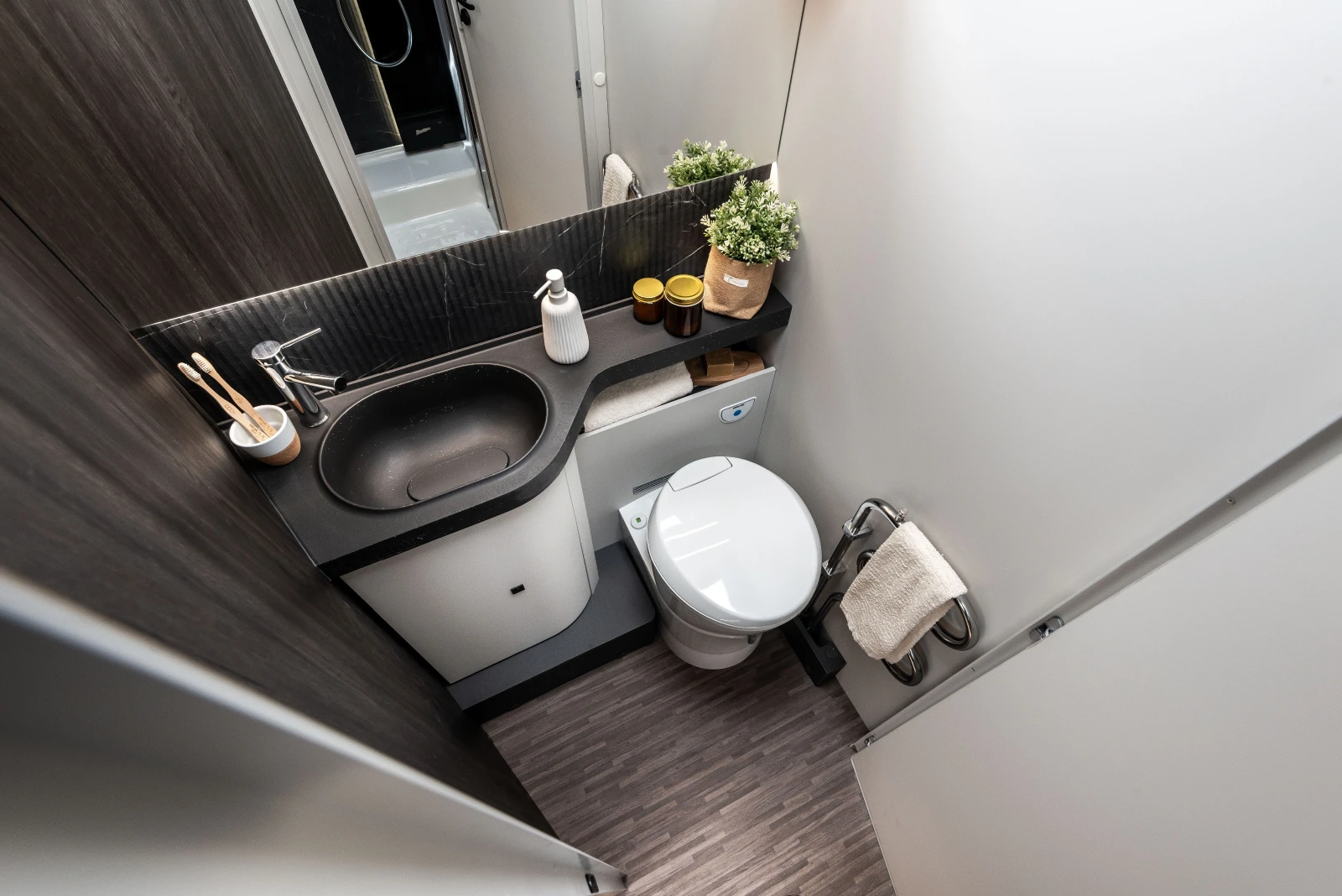 Кемпер Mobilvetta KEA i86 180к.с. АТ8 2026 , снимка 9 - Каравани и кемпери - 53745782