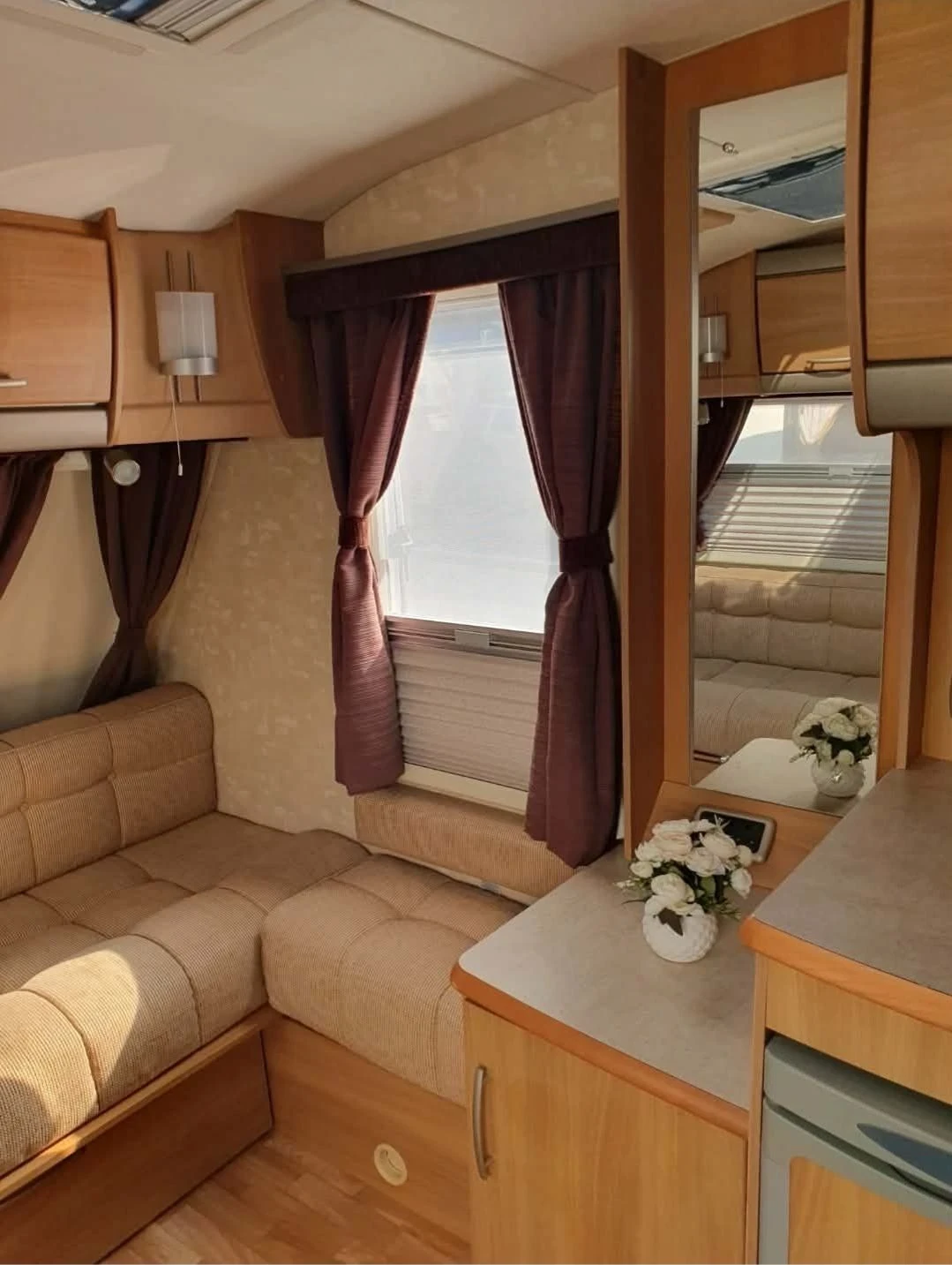 Каравана Swift Conqueror, снимка 7 - Каравани и кемпери - 55726936