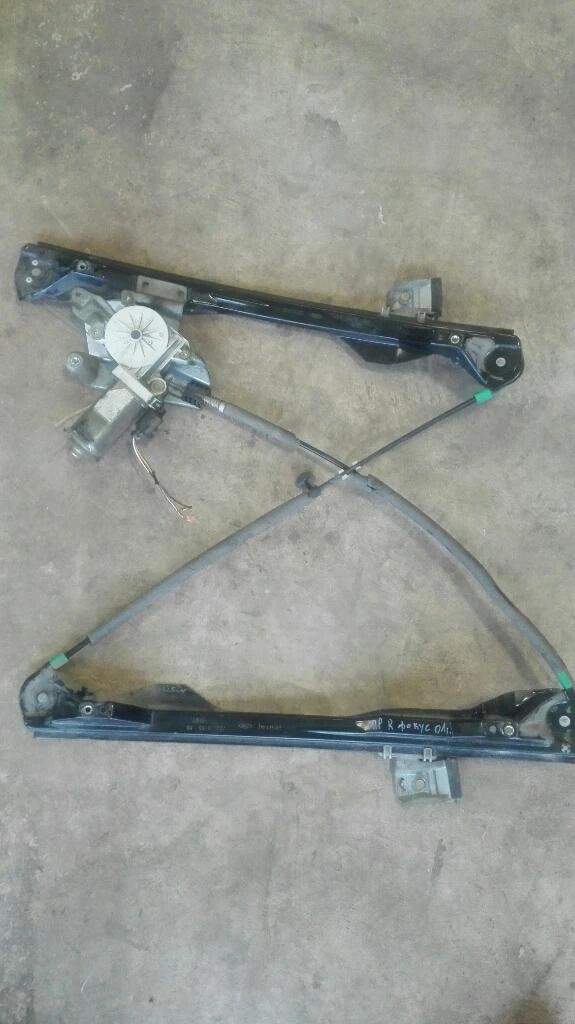 Ел машинка предна дясна Форд Фокус (стъклоповдигач)