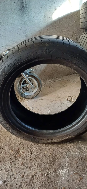 Гуми Летни 225/50R17, снимка 4 - Гуми и джанти - 48929028