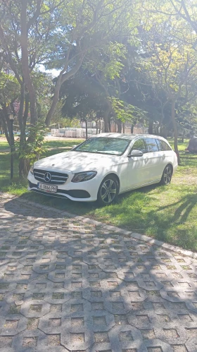 Mercedes-Benz E 220, снимка 1