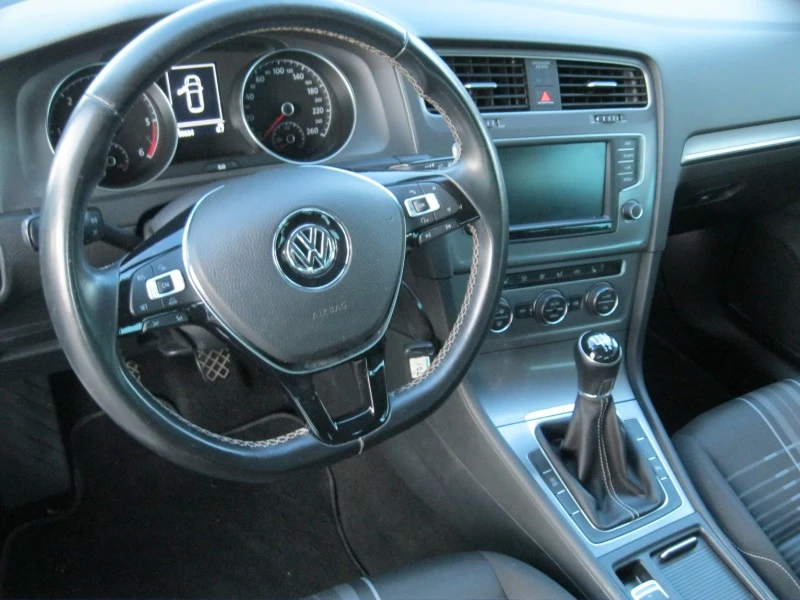 VW Golf lim. lounge BMT, снимка 9 - Автомобили и джипове - 46448764