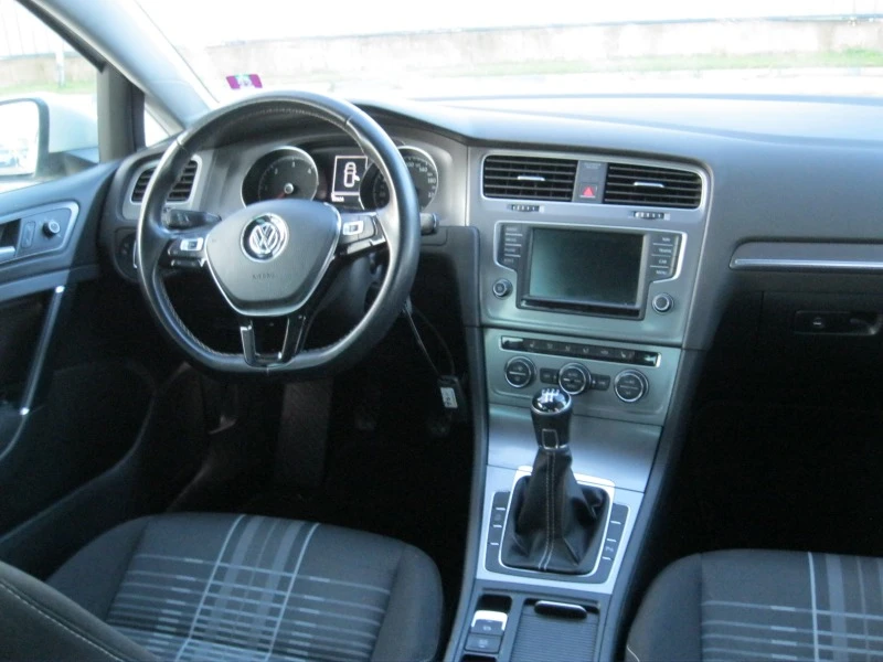 VW Golf lim. lounge BMT, снимка 13 - Автомобили и джипове - 46448764