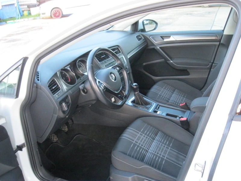 VW Golf lim. lounge BMT, снимка 10 - Автомобили и джипове - 46448764