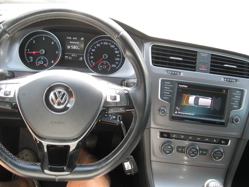 VW Golf lim. lounge BMT, снимка 17 - Автомобили и джипове - 46448764