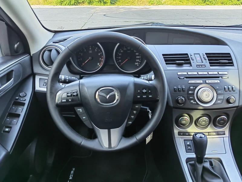 Mazda 3 2.0i, снимка 13 - Автомобили и джипове - 46931352