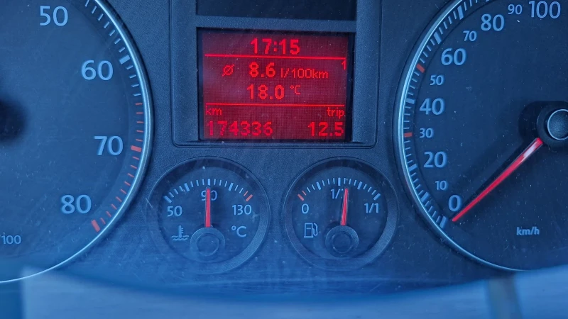 VW Golf 1.6 FSI-174500км.-РЕАЛНИ!!!, снимка 16 - Автомобили и джипове - 52068430