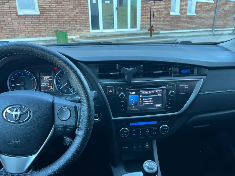 Toyota Auris 1.6, снимка 11 - Автомобили и джипове - 52928675