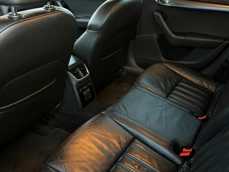 Skoda Octavia 2.0Tdi FULL LED, снимка 13 - Автомобили и джипове - 53032547