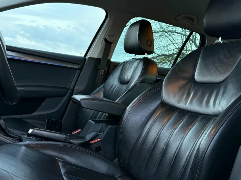 Skoda Octavia 2.0Tdi FULL LED, снимка 12 - Автомобили и джипове - 53032547