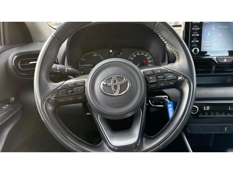 Toyota Yaris 1.5 HSD FANCY PLUS CVT, снимка 13 - Автомобили и джипове - 48012586