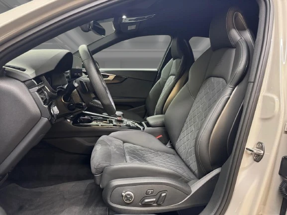 Audi S4 Avant Quattro = Black Optic Plus = Гаранция, снимка 4 - Автомобили и джипове - 52707118