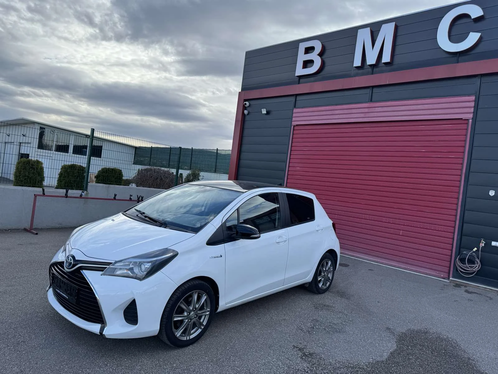 Toyota Yaris HIBRID S - изображение 6